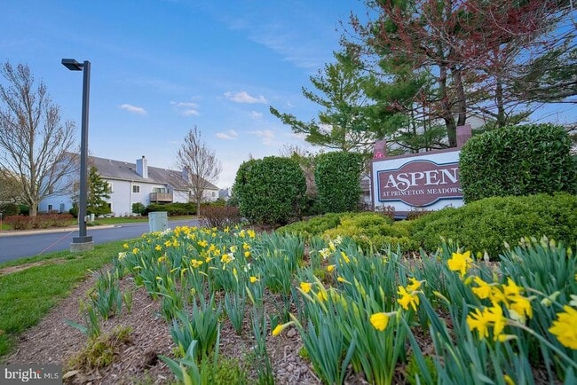 Building Photo - 1104 Aspen Dr
