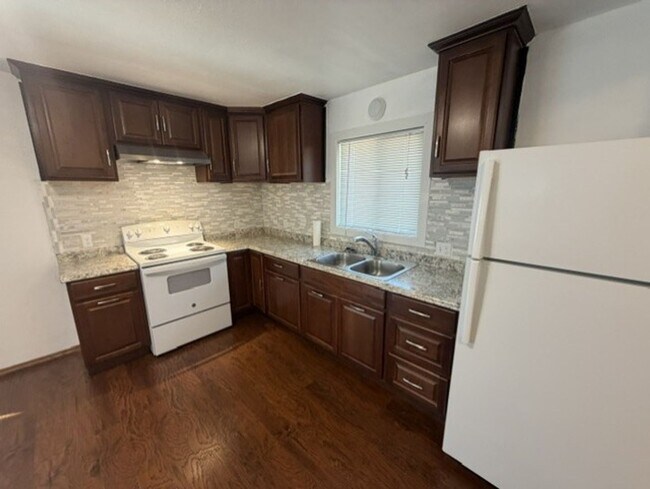 Building Photo - Cozy Centralia home