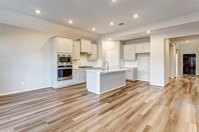 Building Photo - 2165 Woodland Pine Dr