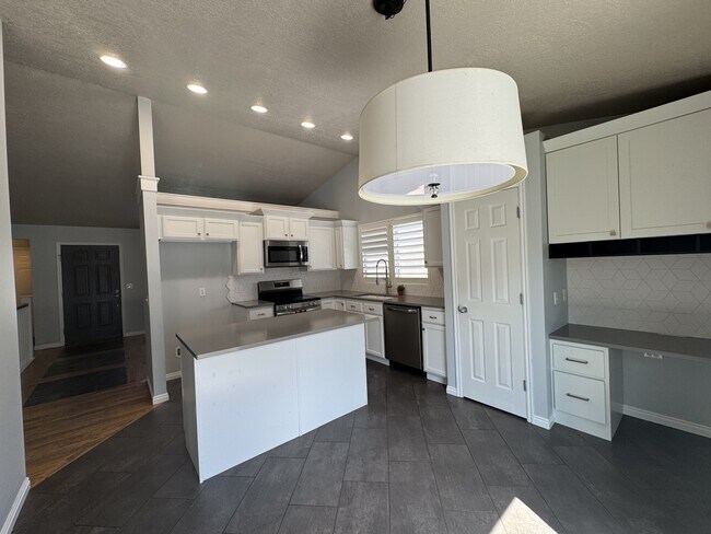 Building Photo - 4931 W Berry Creek Dr