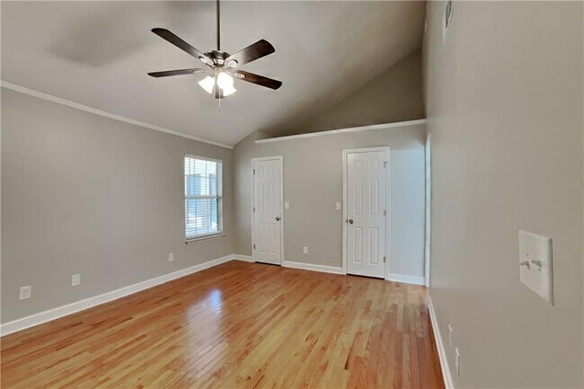 Building Photo - 345 E Willow Run