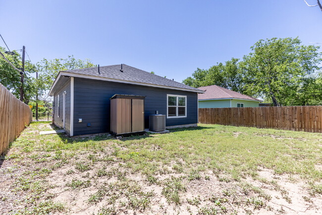 Building Photo - 479 Corliss