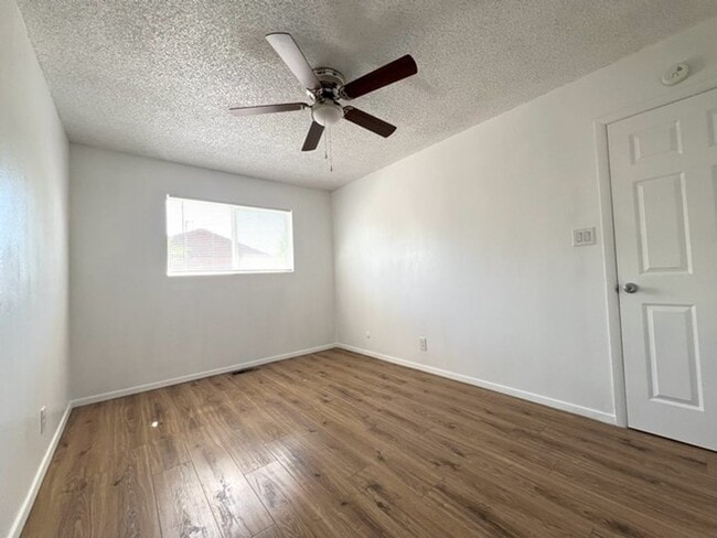 Building Photo - Central Reno Two Bedroom Duplex with La...