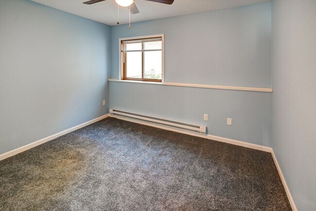 Building Photo - Broadway Drive - Sun Prairie