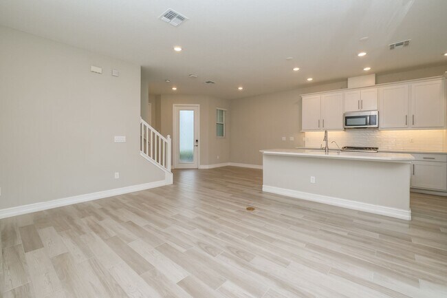Building Photo - 4639 Almada Ln