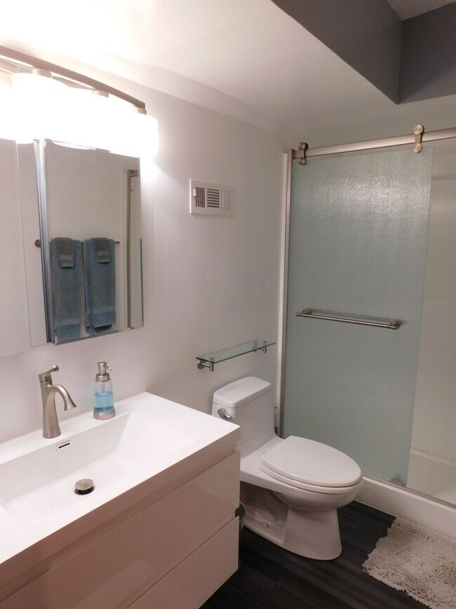 Building Photo - 1607 Harbourside Dr
