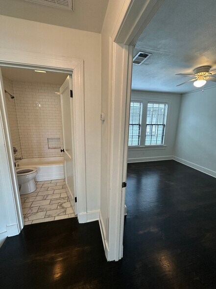 Building Photo - 772 Lakeland Dr