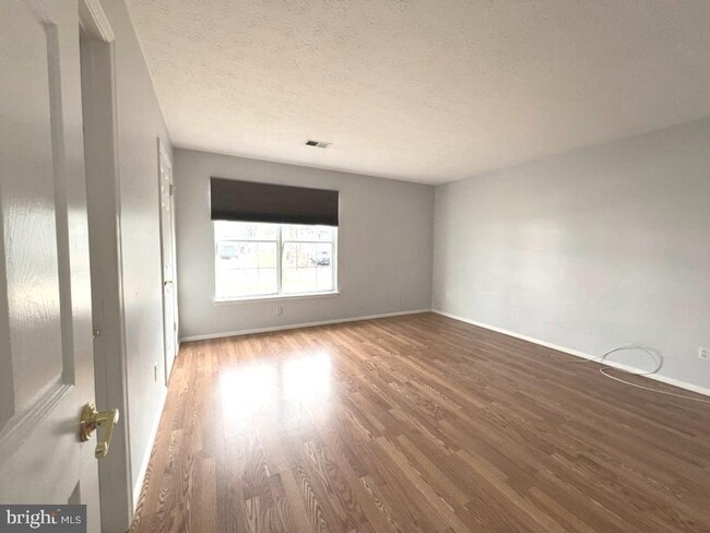 Building Photo - 8220 Grainfield Rd