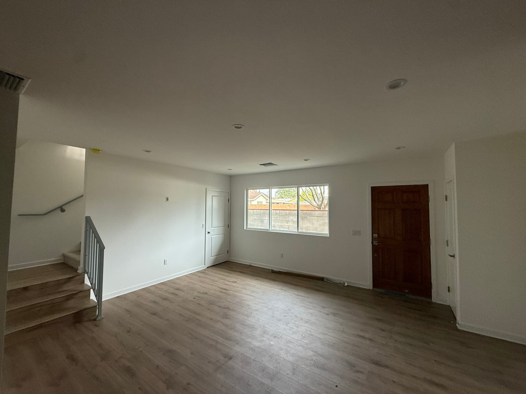 Open floor concept - 6259 Riverton Ave