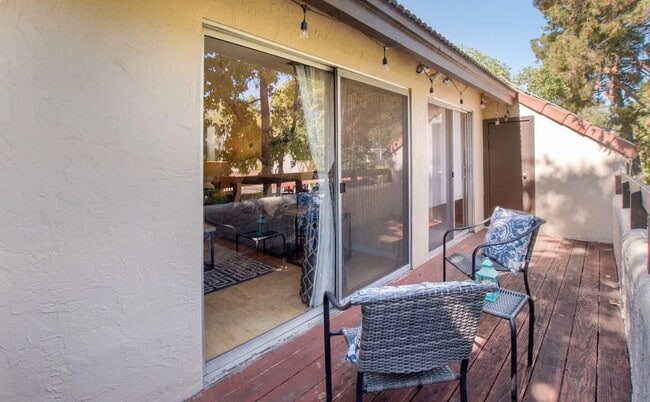Building Photo - Stunning one-bedroom, one-bathroom apartme...