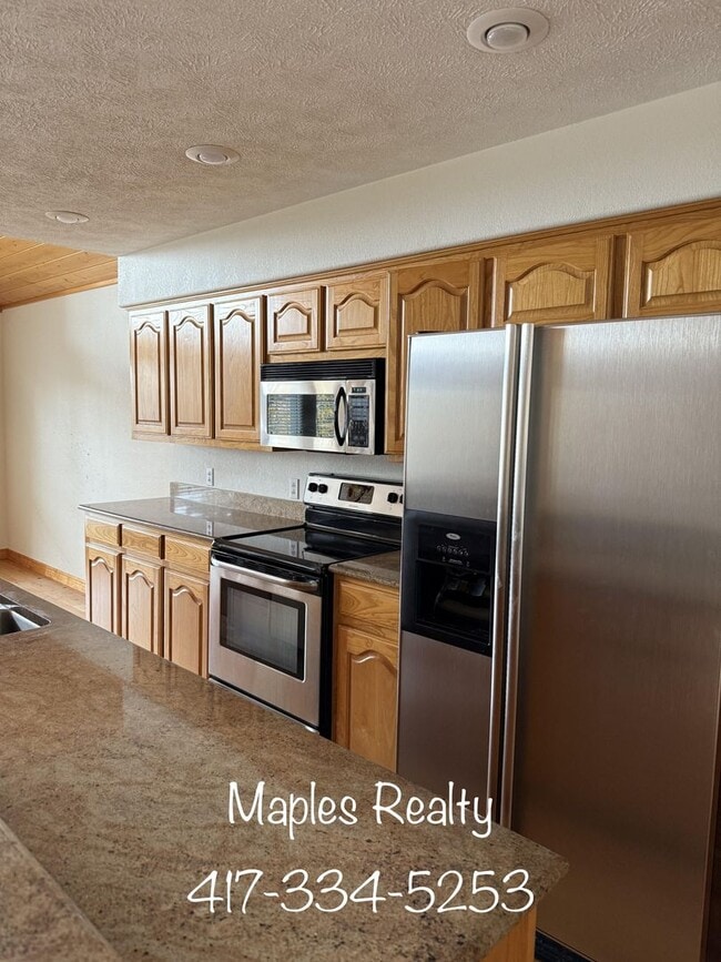 Building Photo - Executive Lake Home near Big Cedar Lodge