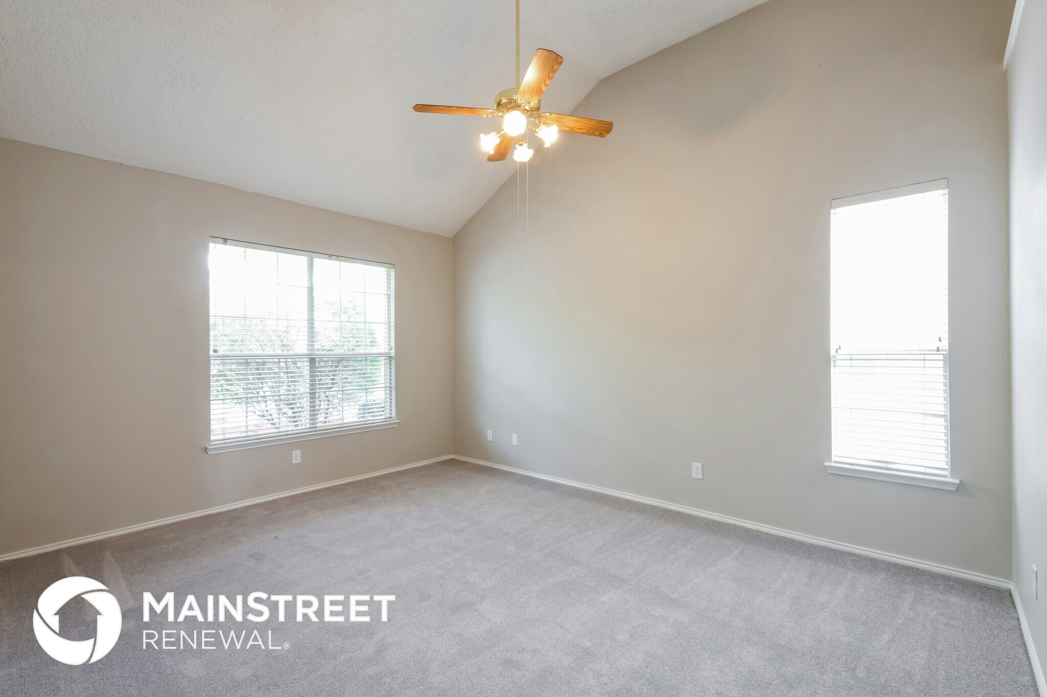 Building Photo - 862 Raintree Ln