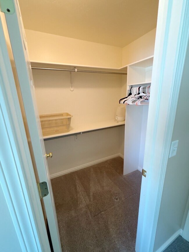 Building Photo - 2456 Brandon Dr