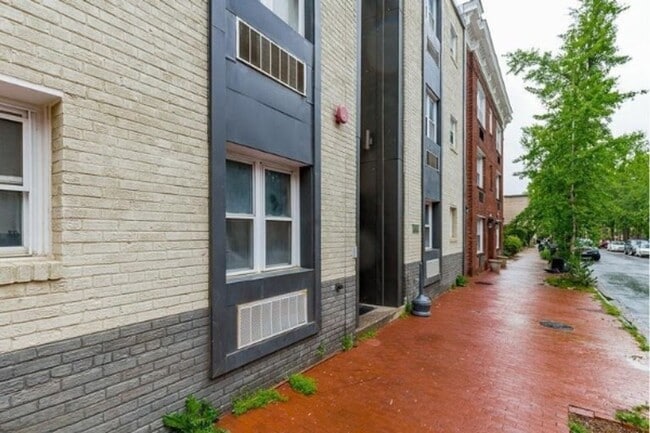 Building Photo - Charming Studio Condo in Shaw!