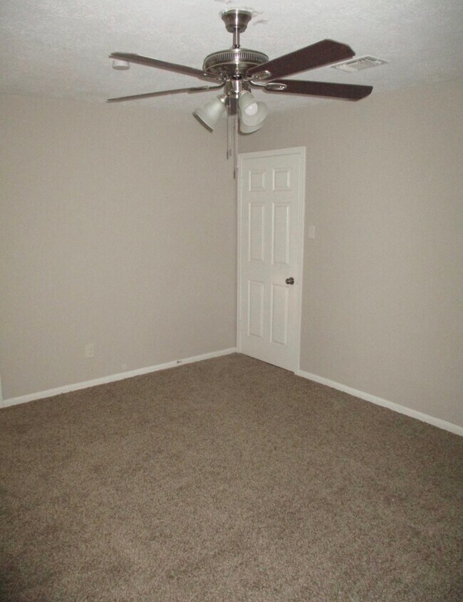 Building Photo - 2921 Roseheath Ln