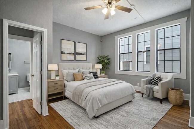 Building Photo - 156 N Tucker St