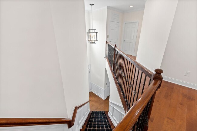 Building Photo - Spacious 3-Bedroom Condo in Prime Raleigh Location!