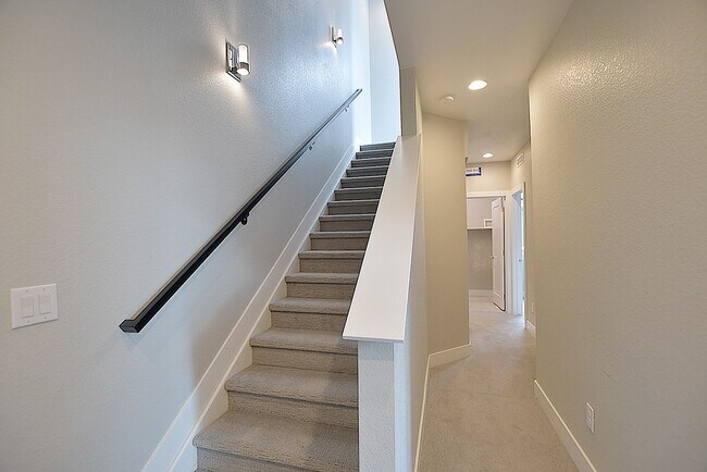 Building Photo - Town Home for Rent in Tennyson Neighborhoo...