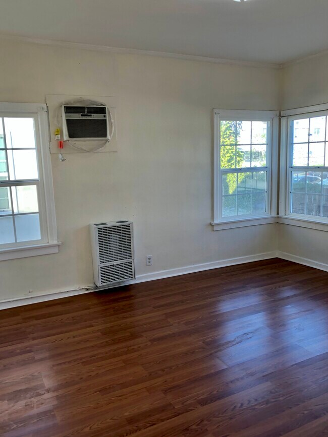 Building Photo - 202 S New Hampshire Ave