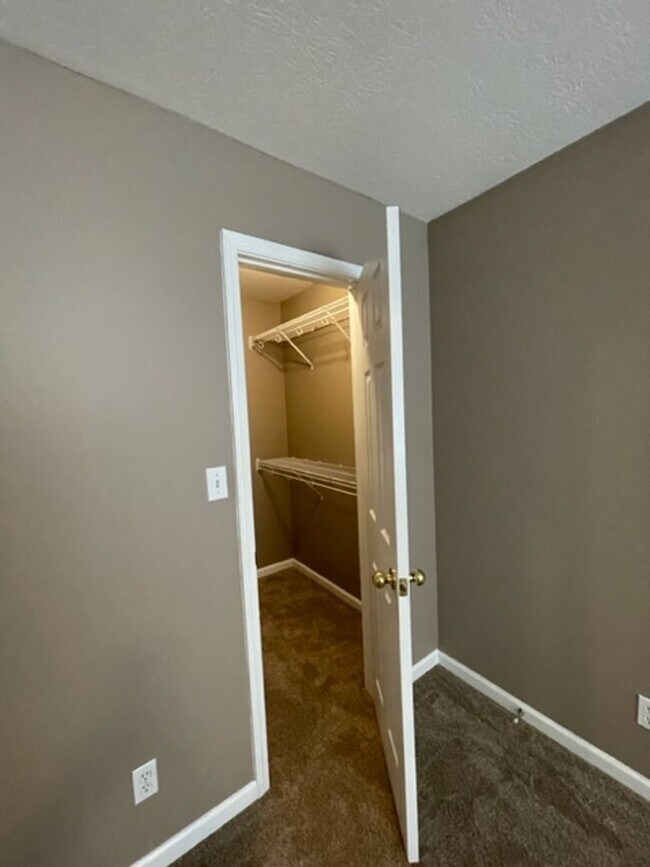 Building Photo - Hardin Valley Knoxville 37932 - 4 bedroom, 2 bath home - Call Ed Johnson 865-924-5045