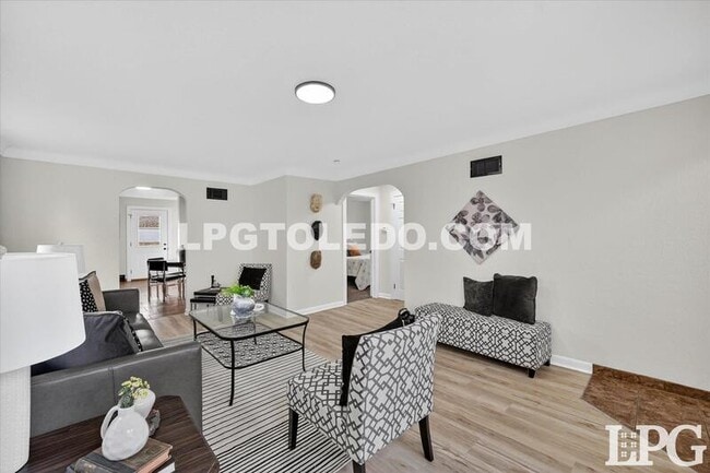Building Photo - 5831 Gany Mede Dr