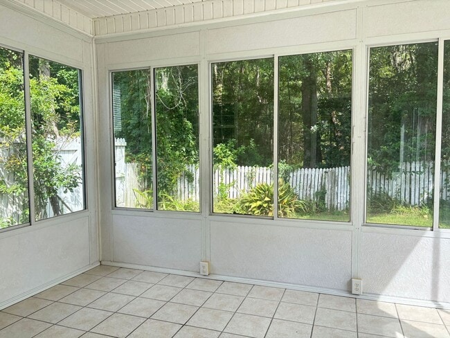 Building Photo - Available now. Great 3 BR/2.5 BA Home Avai...