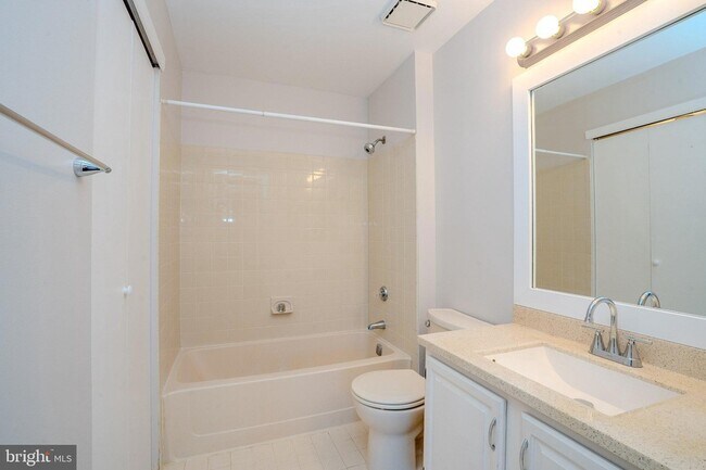 Building Photo - 8304 Tamarron Dr