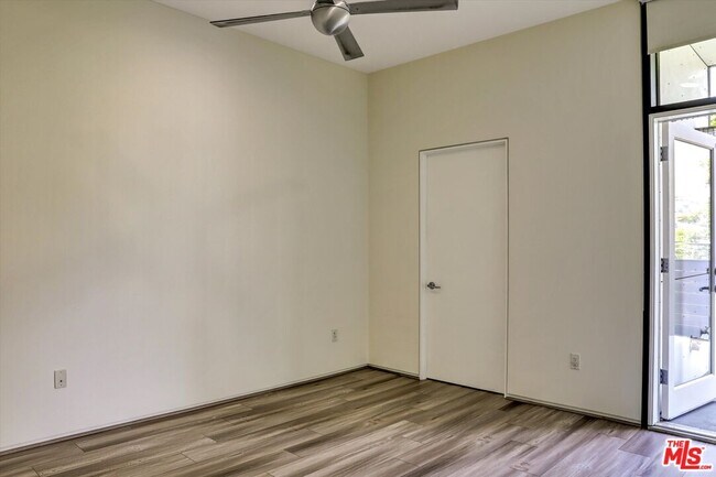 Building Photo - 825 Kings Rd