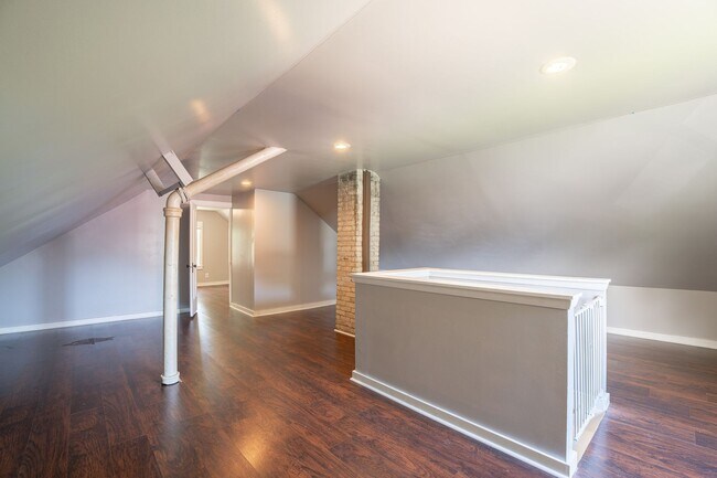 Building Photo - 2 Bed Home in the Heart of Whitefish Bay