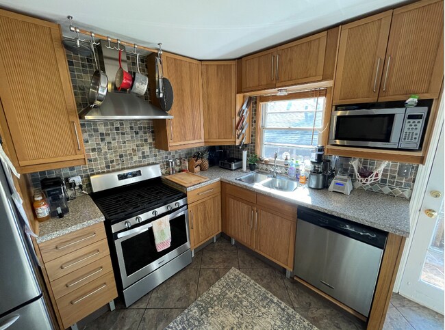 Building Photo - 147 Lindbergh Dr NE