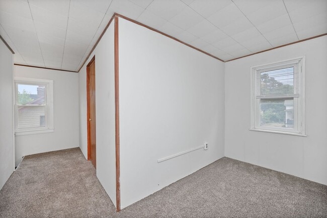 Building Photo - CHEVIOT- Charming 3 bedroom 1.5 bath