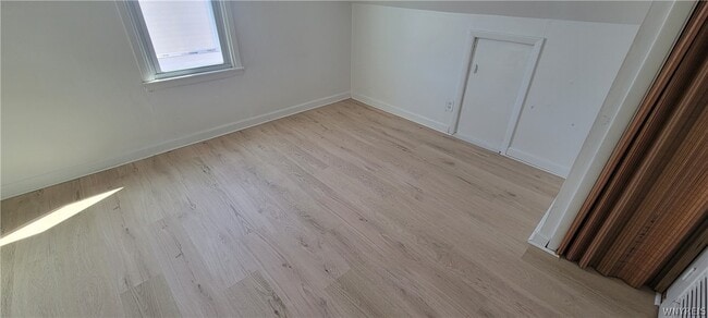 Building Photo - 3553 Sherwood Ave