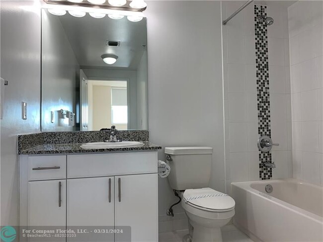 Building Photo - 987 SW 37th Ave