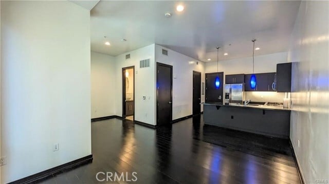 Building Photo - 655 S Hope St