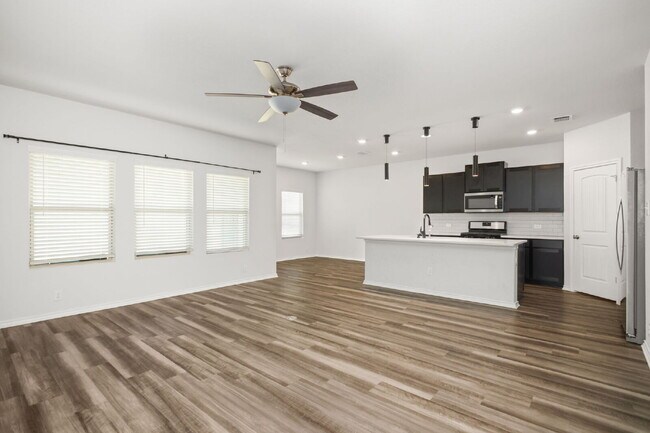 Building Photo - "Charming 3-Bed, 2-Bath Oasis with 1,753 S...