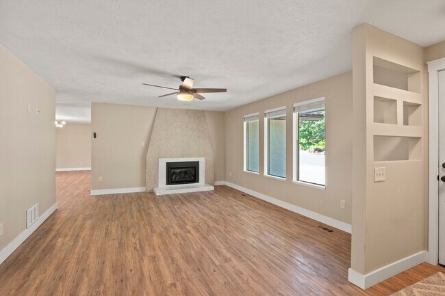 Building Photo - 4 Bed 3 Bath Home in Cul-de-sac with Massive 18X40 insulated shop