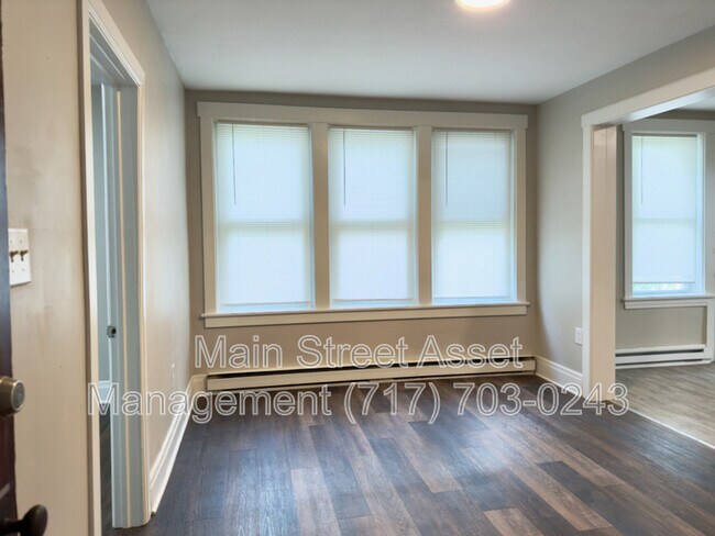 Building Photo - 122 Houston Ave