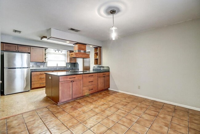 Building Photo - 3121 Seafoam Dr