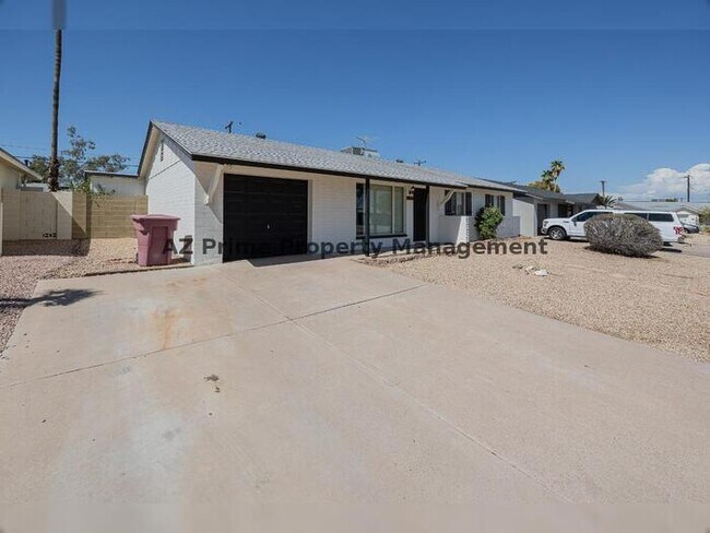 Primary Photo - 8614 E Palm Ln