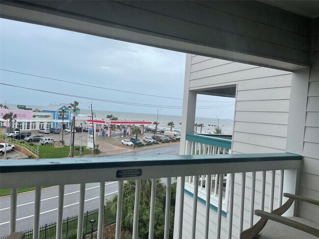 Building Photo - 6102 Seawall Blvd