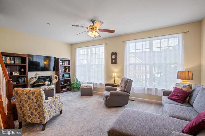 Living room - 23450 Dahlia Cir