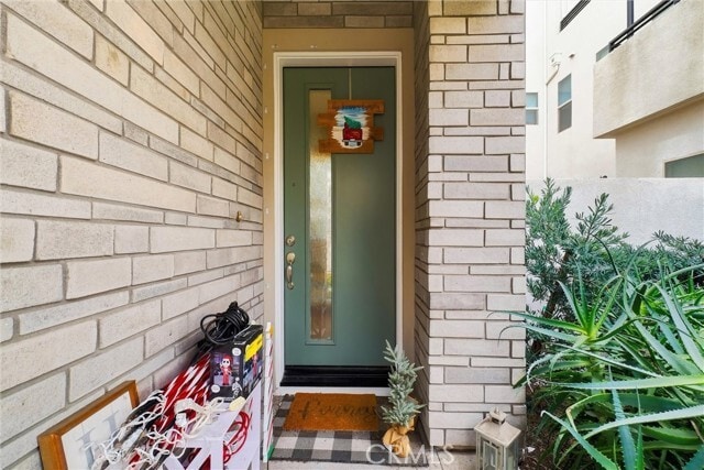 Building Photo - 155 Spectacle