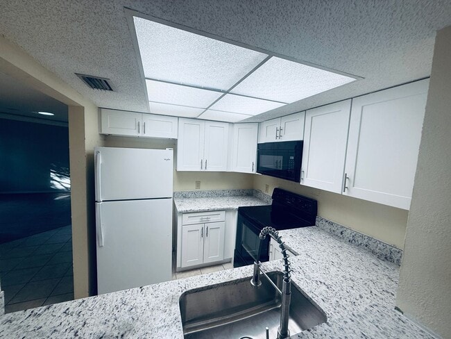 Building Photo - 2BR/2BA CONDO IN PALM BAY