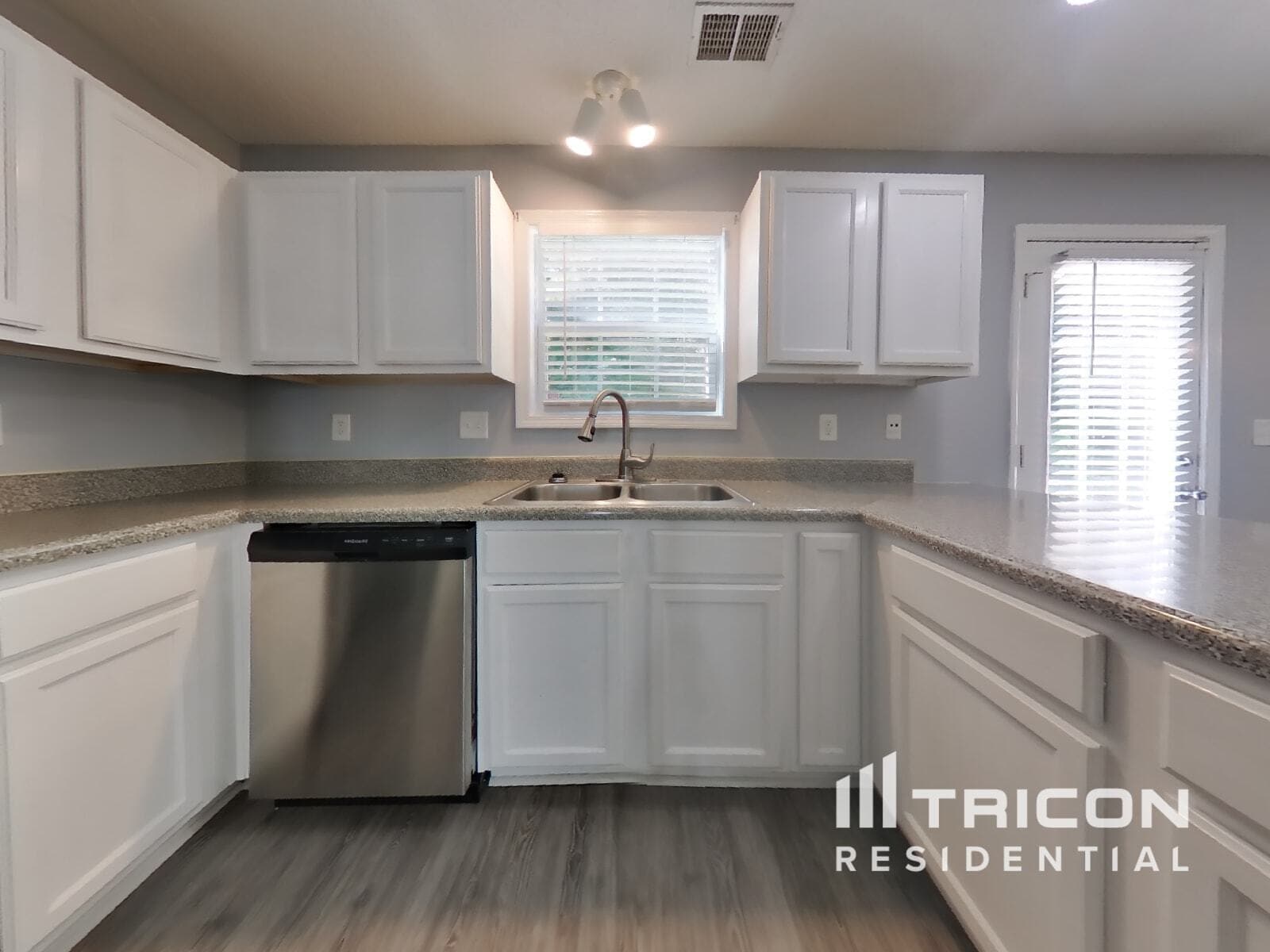 Building Photo - 341 Rosemont Ct