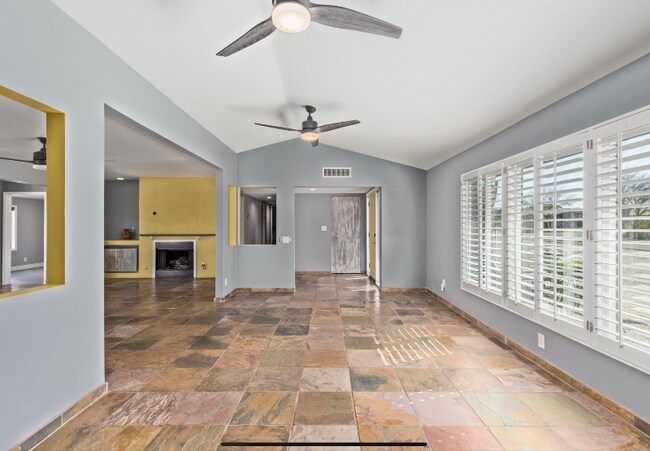 Building Photo - 5722 E Windsor Ave