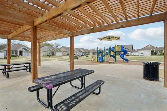 Building Photo - 9000 HUXLEY Dr