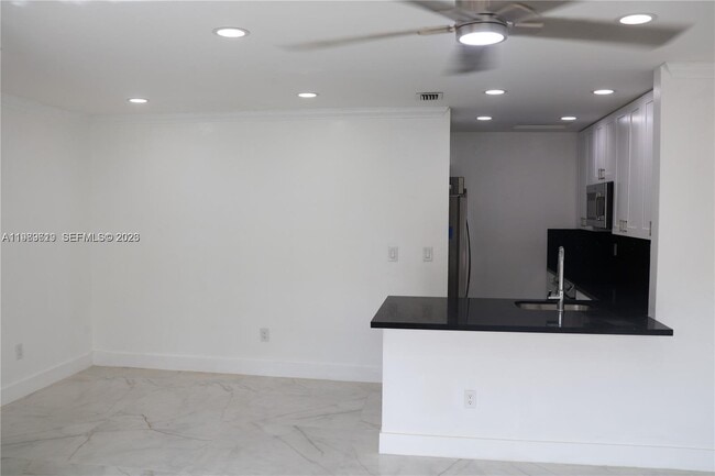 Building Photo - 2550 W 67th Pl