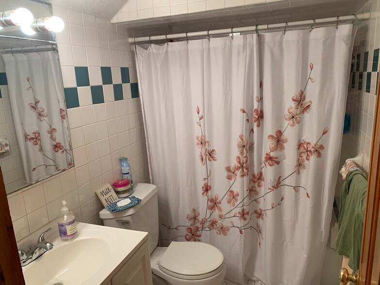 Building Photo - 23 Aberdeen St