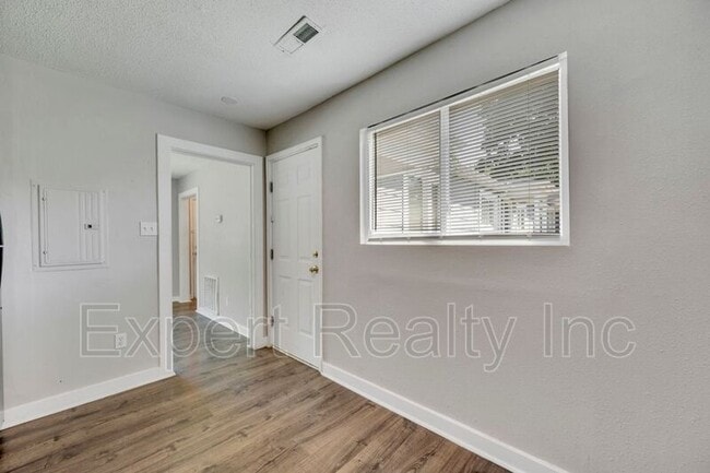 Building Photo - 1061 57th St