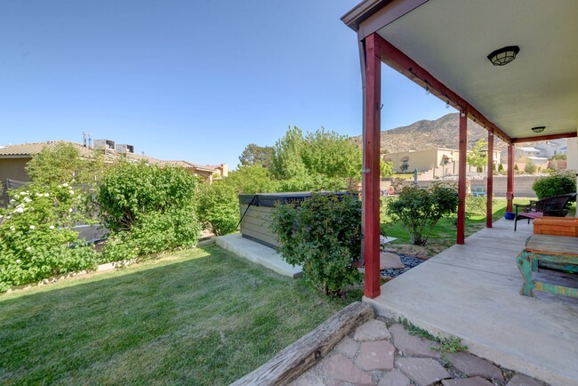 Building Photo - Stunning 4-Bedroom Albuquerque Foothill Ho...
